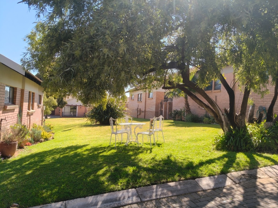 2 Bedroom Property for Sale in Langenhovenpark Free State